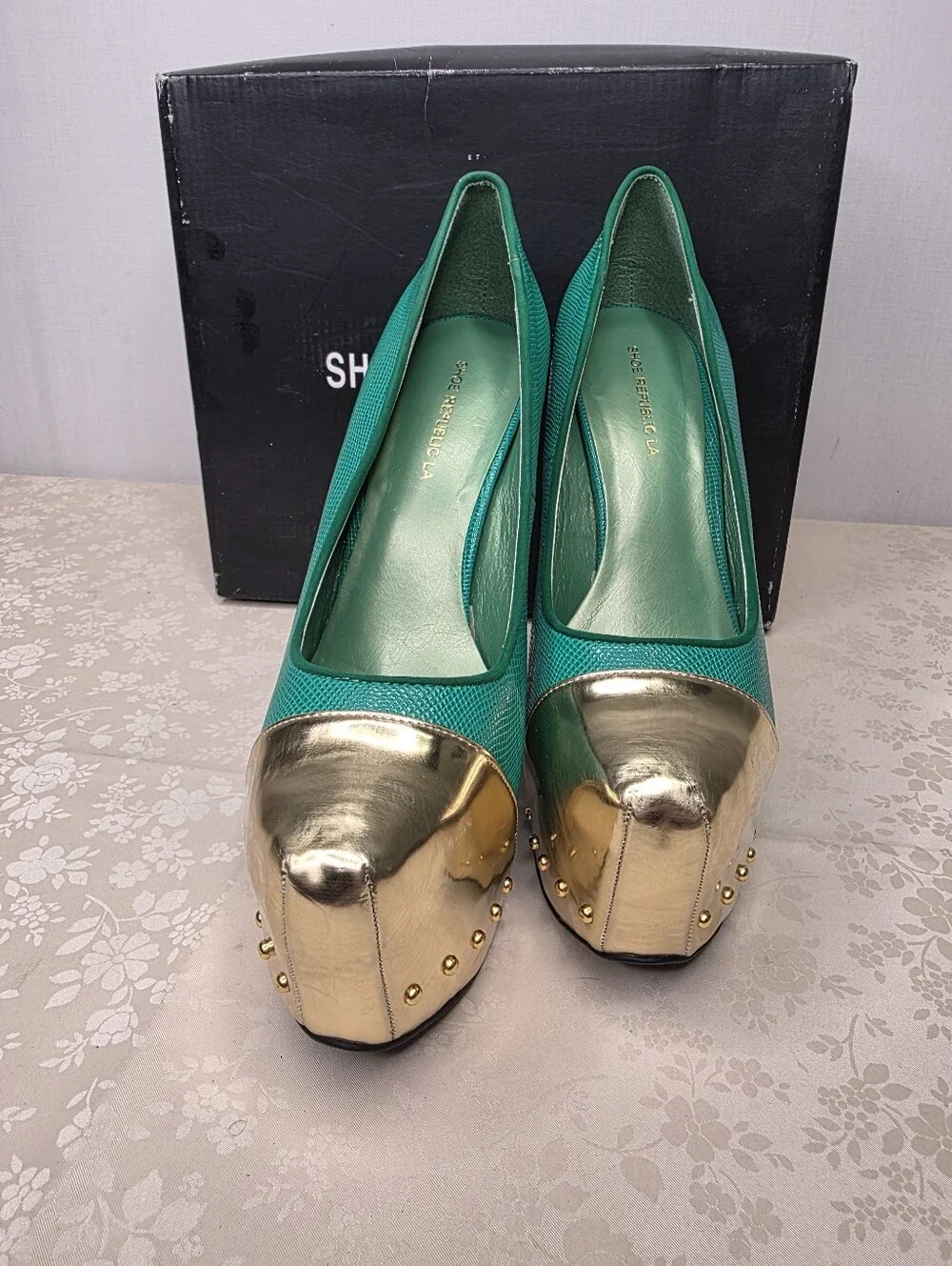 Shoe Republic LA Ethanie Green Gold Platform Stiletto Heels Pumps Studded 7.5